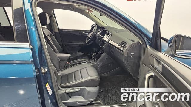 Volkswagen Tiguan 2021 — Фото 11/20