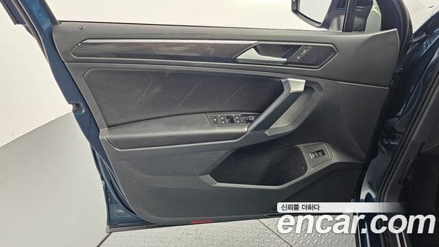 Volkswagen Tiguan 2021 — Photo 9/32