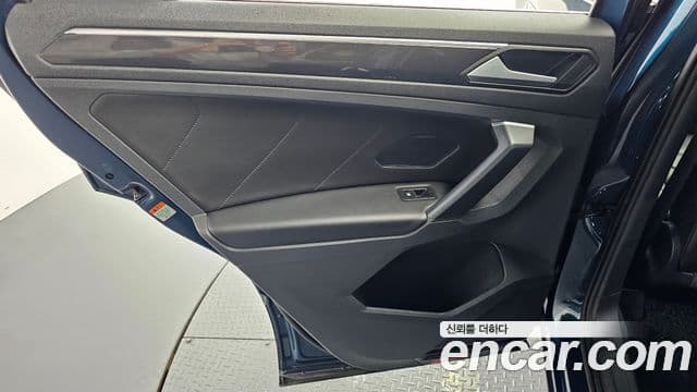 Volkswagen Tiguan 2021 — Photo 17/32