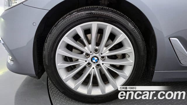 BMW 5 Series 2020 — Фото 4/20
