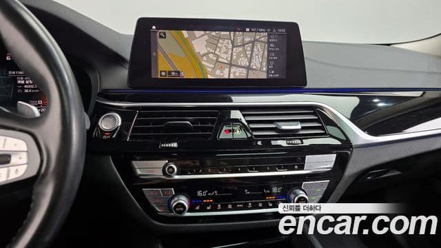 BMW 5 Series 2020 — Фото 12/20