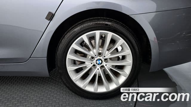 BMW 5 Series 2020 — Şəkil 18/33