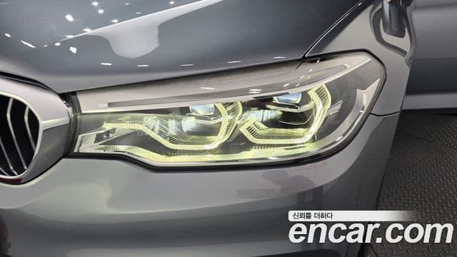 BMW 5 Series 2020 — Şəkil 14/33