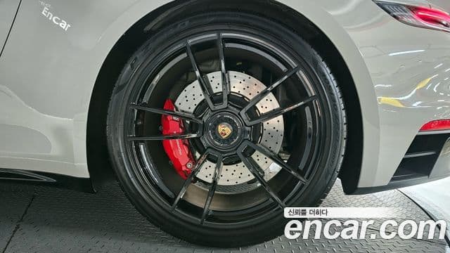 Porsche 911 2023 — Photo 23/30
