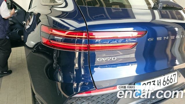Genesis GV70 2021 — Photo 33/34
