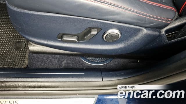 Genesis GV70 2021 — Photo 15/34