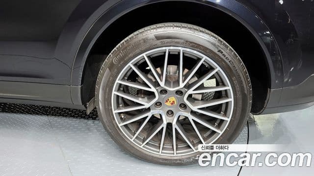 Porsche Cayenne 2020 — Photo 28/35