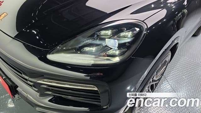 Porsche Cayenne 2020 — Photo 21/35