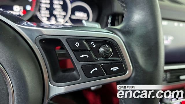 Porsche Cayenne 2020 — Photo 25/35