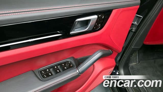 Porsche Cayenne 2020 — Photo 5/35