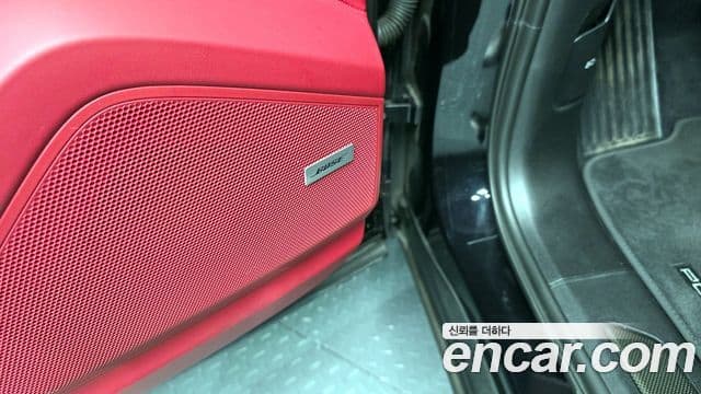 Porsche Cayenne 2020 — Photo 1/35