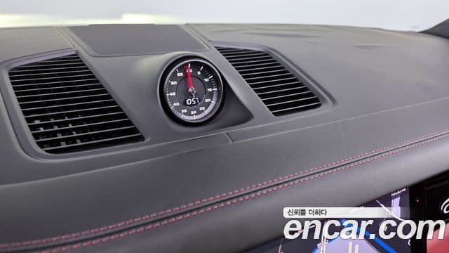 Porsche Cayenne 2020 — Photo 22/35