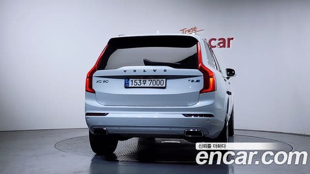 Volvo XC90 2019 — ფოტო 4/20