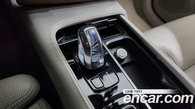 Volvo XC90 2019 — ფოტო 9/20