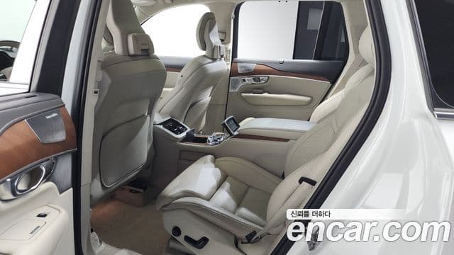 Volvo XC90 2019 — ფოტო 11/20