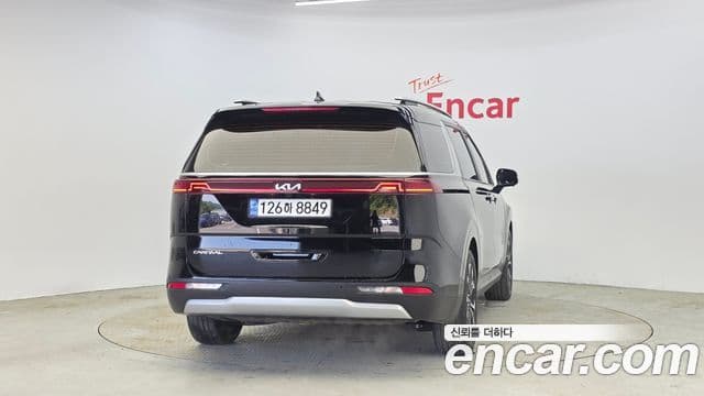 Kia Carnival 2022 — ფოტო 4/20