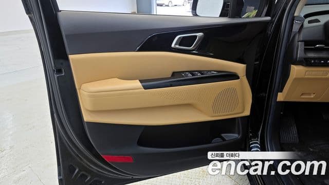 Kia Carnival 2022 — ფოტო 17/20