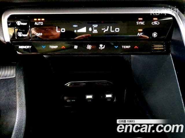 Kia K5 2020 — ფოტო 14/20