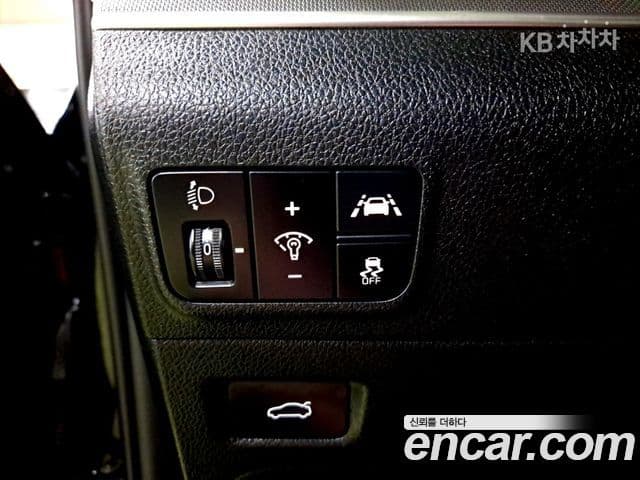 Kia K5 2020 — ფოტო 18/20