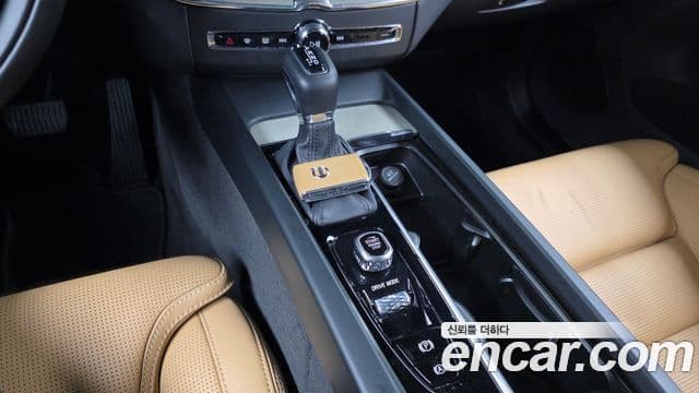 Volvo XC60 2018 — Şəkil 8/20