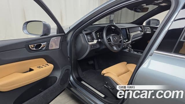 Volvo XC60 2018 — Şəkil 9/20