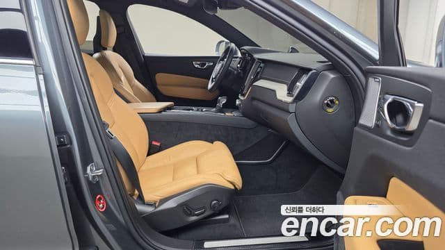 Volvo XC60 2018 — Şəkil 11/20