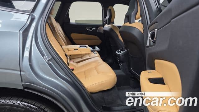 Volvo XC60 2018 — Şəkil 12/20