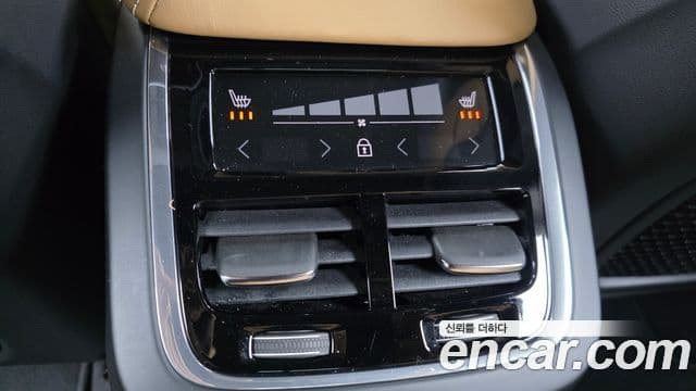 Volvo XC60 2018 — Şəkil 18/20