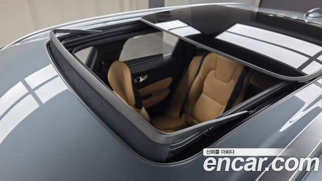 Volvo XC60 2018 — Şəkil 19/20