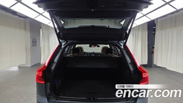 Volvo XC60 2018 — Şəkil 20/20
