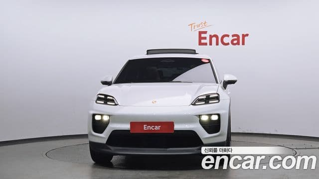 Porsche Macan EV 2025 — Photo 7/20