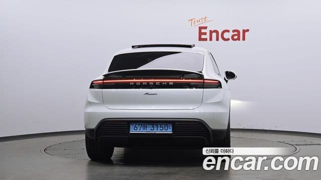 Porsche Macan EV 2025 — Photo 18/20