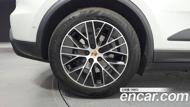 Porsche Macan EV 2025 — Photo 10/20
