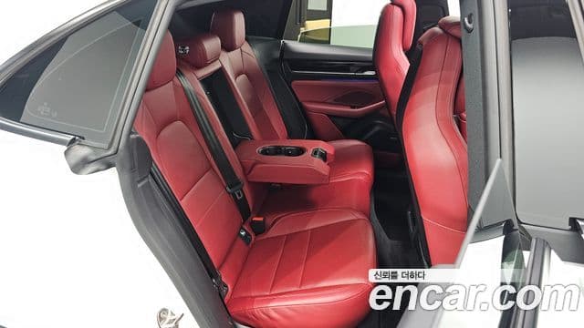 Porsche Macan EV 2025 — Photo 12/20