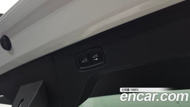 Porsche Macan EV 2025 — Photo 6/20