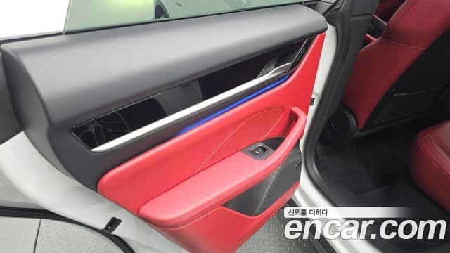 Porsche Macan EV 2025 — Photo 17/20