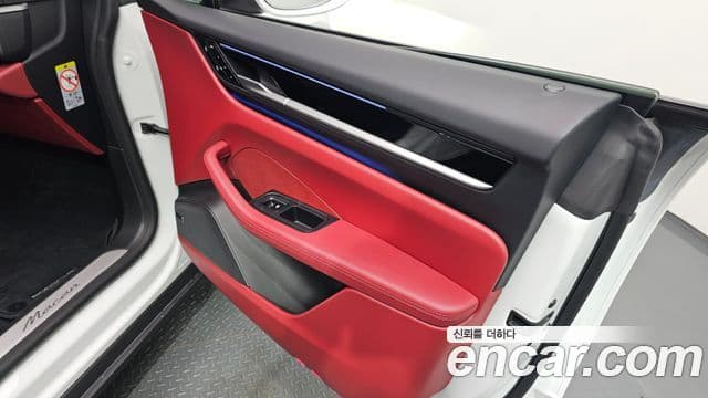 Porsche Macan EV 2025 — Photo 3/20