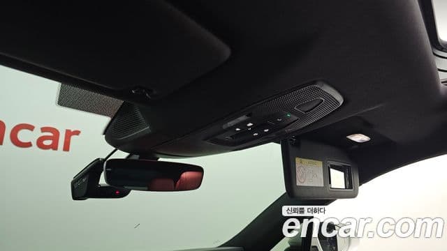 Porsche Macan EV 2025 — Photo 19/20