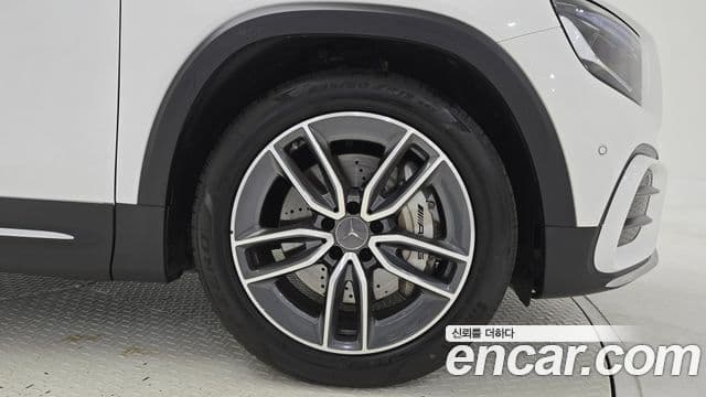 Mercedes-Benz GLB-Class 2025 — фото 4 из 17