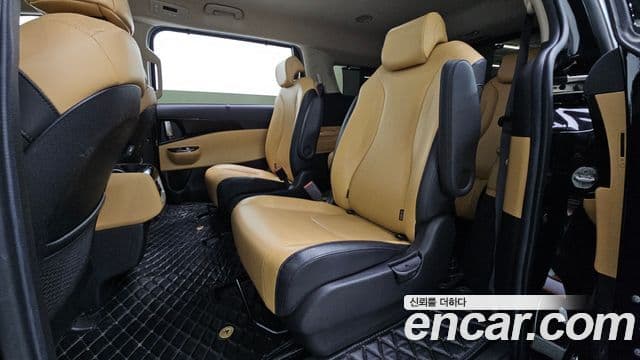 Kia Carnival 2020 — фото 11 из 20