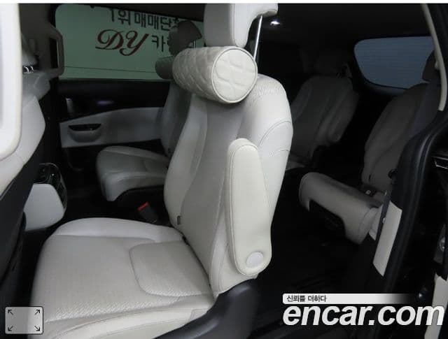 Kia Carnival 2021 — ფოტო 10/20