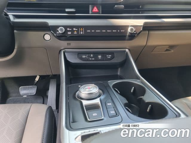 Kia Carnival 2024 — ფოტო 14/20