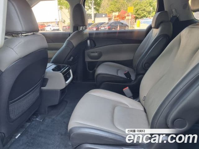 Kia Carnival 2024 — ფოტო 17/20