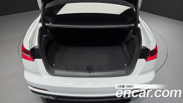 Audi A6 2022 — ფოტო 18/20