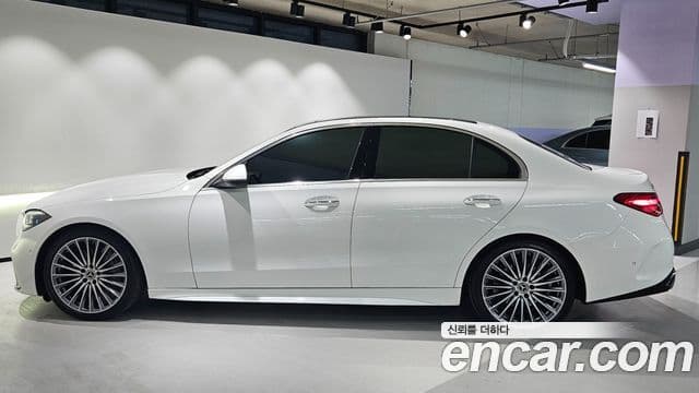 Mercedes-Benz C-Class 2023 — ფოტო 7/20