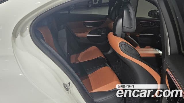 Mercedes-Benz C-Class 2023 — ფოტო 20/20