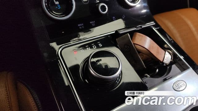 Land Rover Range Rover Velar 2018 — Şəkil 9/20