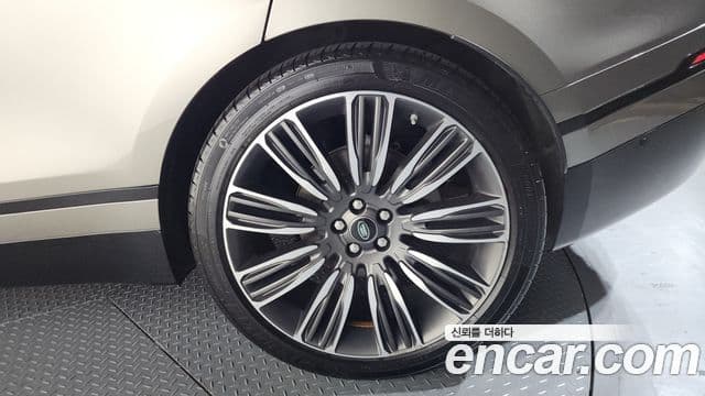 Land Rover Range Rover Velar 2018 — Photo 7/36