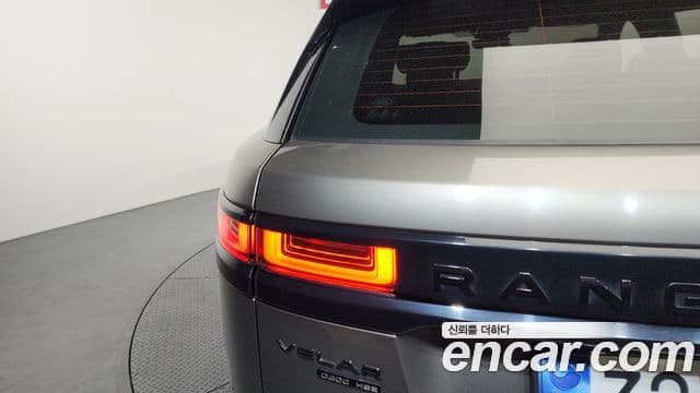 Land Rover Range Rover Velar 2018 — Photo 8/36
