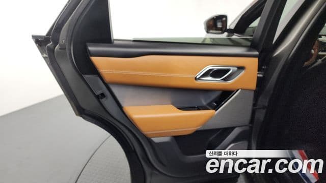 Land Rover Range Rover Velar 2018 — Photo 1/36
